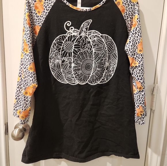 Women's Iltex Fall Pumpkin black leopard print sleeves shirt. Size Large. - Picture 1 of 4